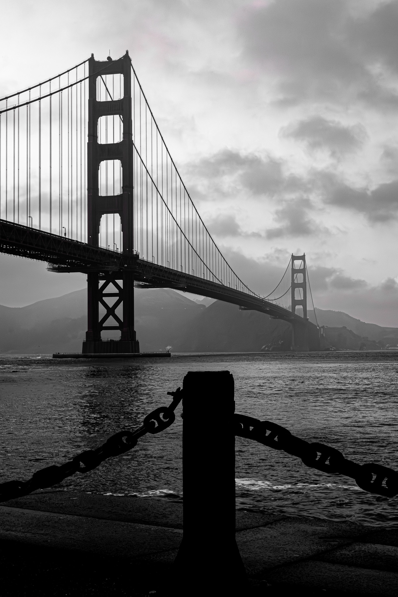 dark and spooky golden gate bridge
