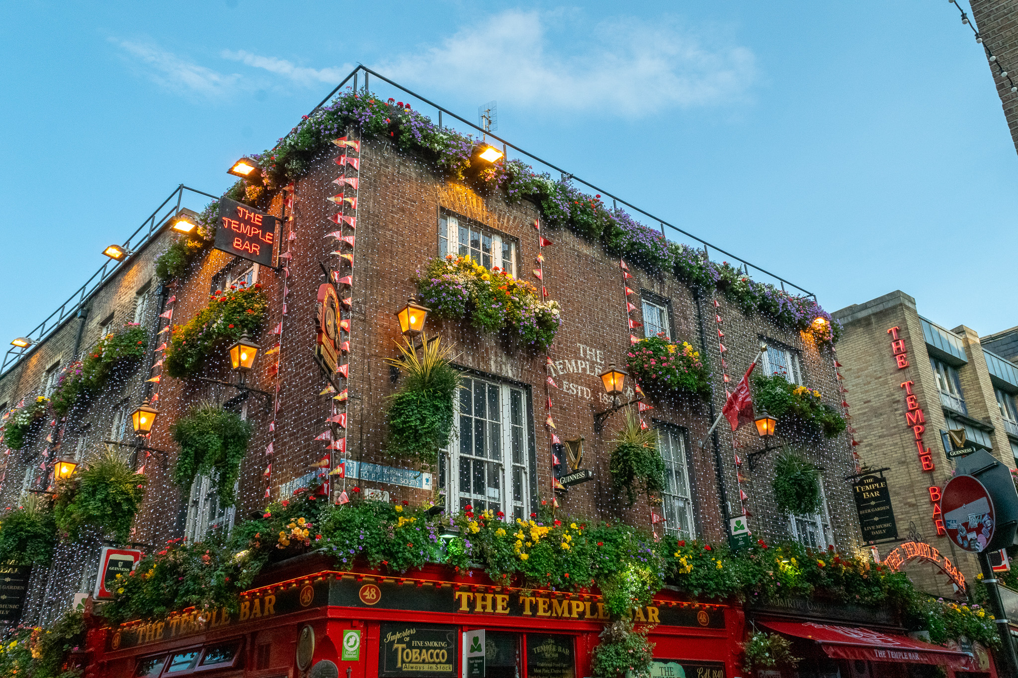 the temple bar facade evening